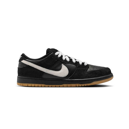 SB Dunk Low (Black/White-Black-Gum)