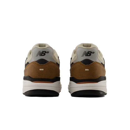 Numeric Andrew Reynolds 933 Wide (Brown/White)